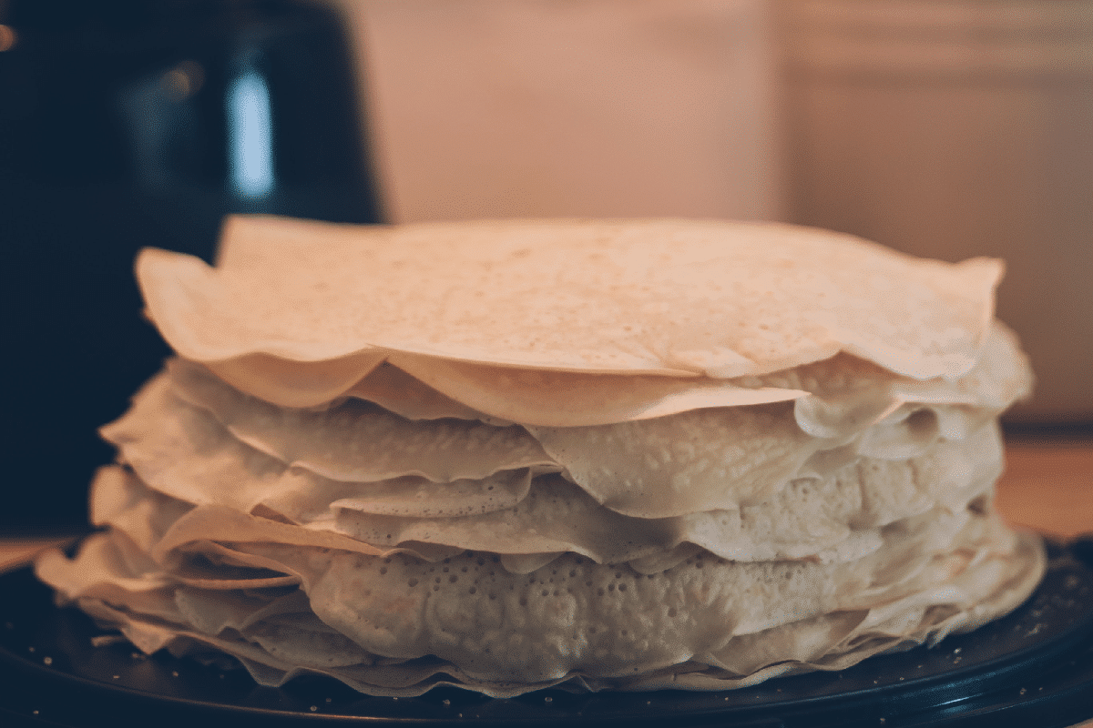 Crêpes au lait et purée crue d'amande