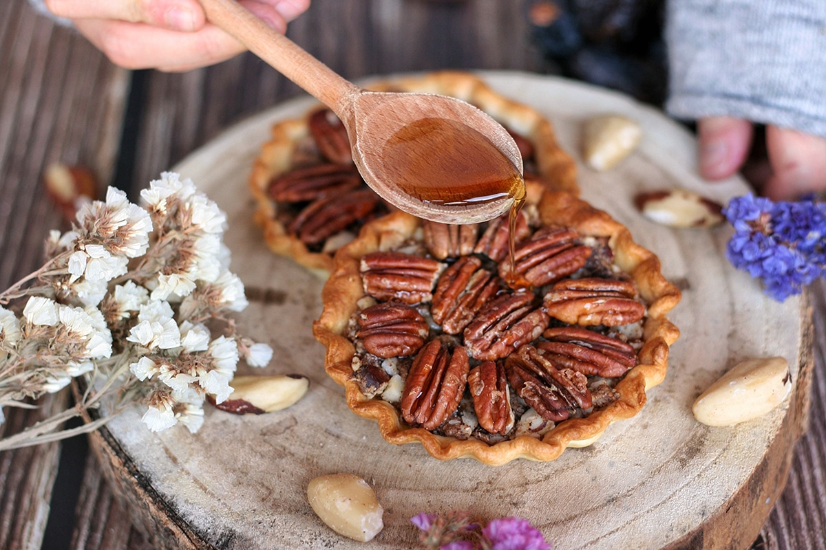 Tarte noix de pécan à la douceur noisette @plante ton assiette