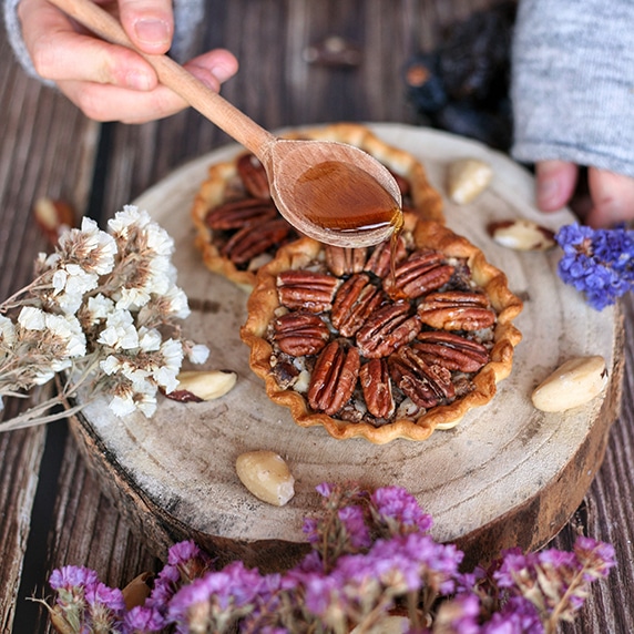 Tarte noix de pécan à la douceur noisette @plante ton assiette