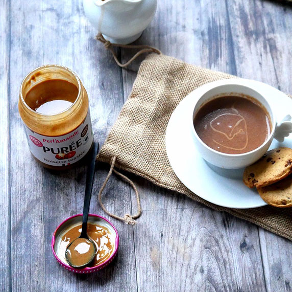 Chocolat chaud à la purée noisette toastée by Happy and Veggy