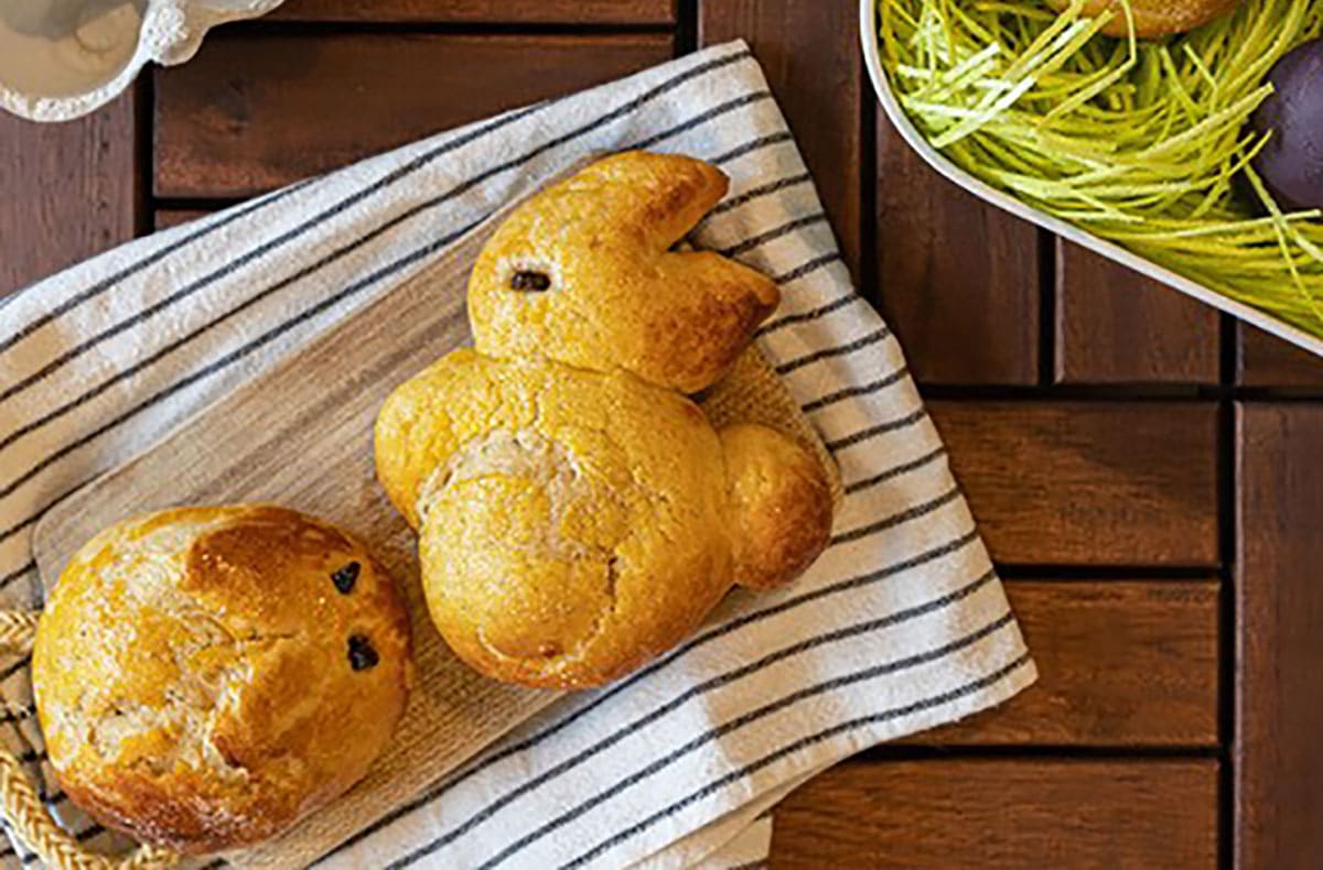 Lapins briochés de Pâques à la purée crue d'amande blanche