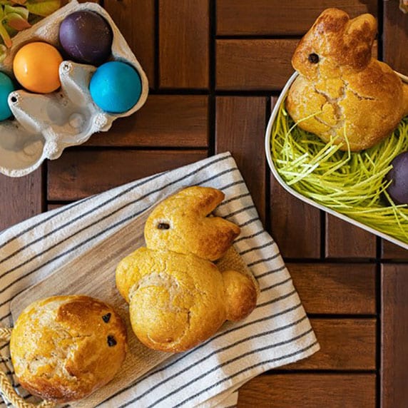 Lapins briochés de Pâques à la purée crue d'amande blanche