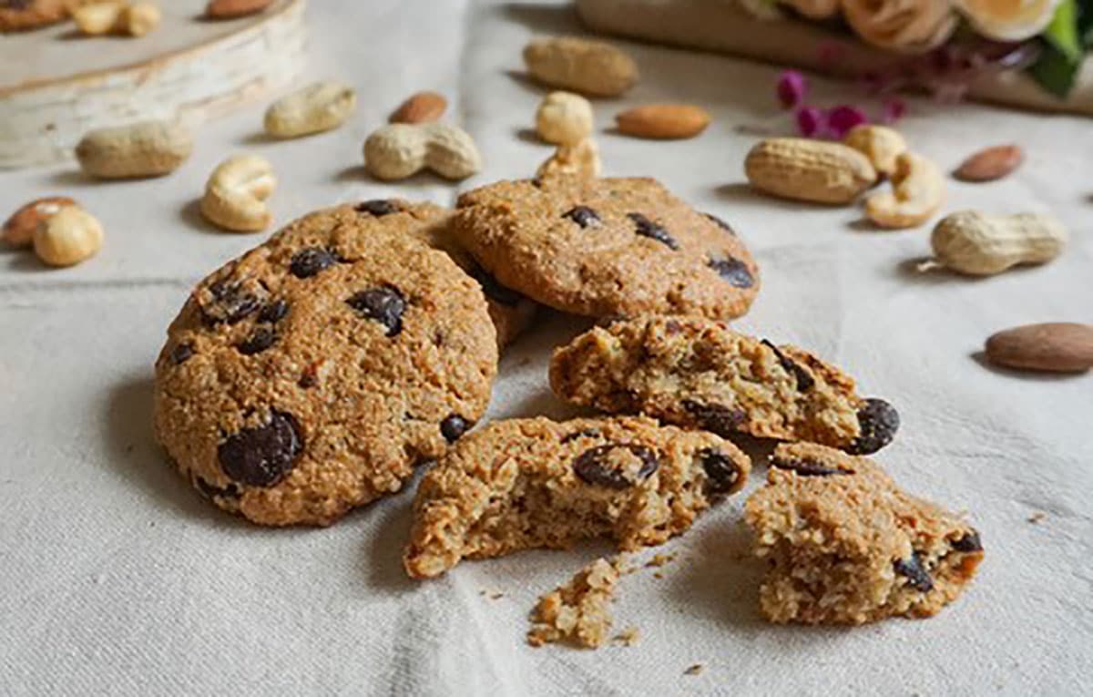 Glissez de la purée d'amande dans vos recettes sucrées préférées, biscuits,  brioches, yaourts