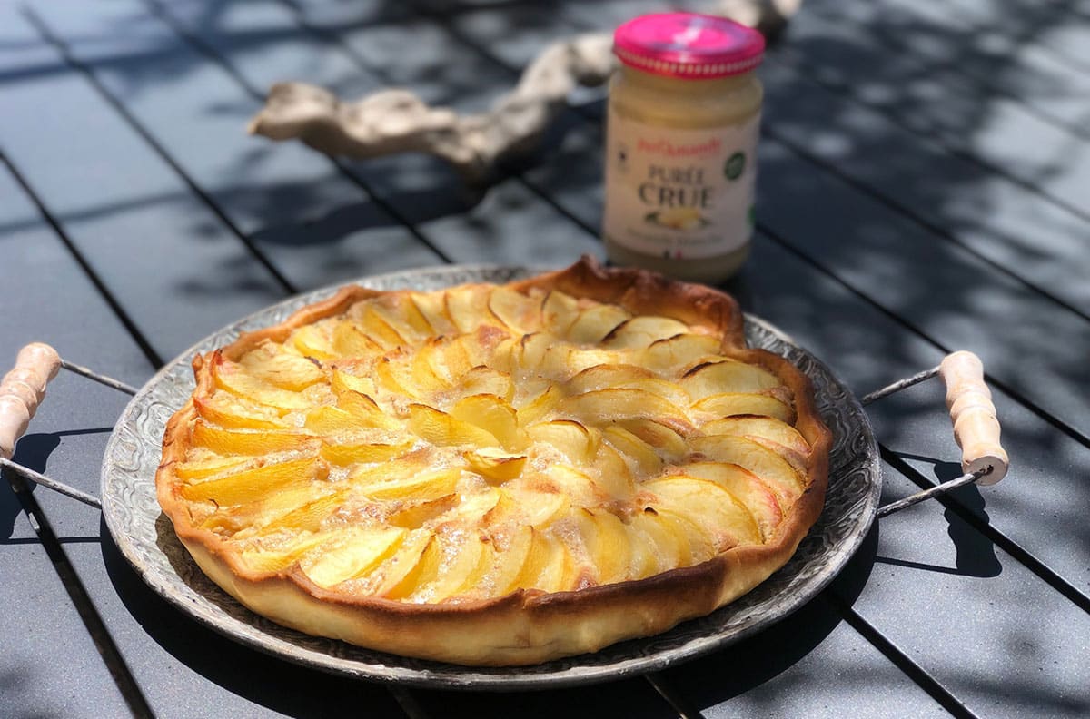 Tarte aux pêches et purée crue d'amande blanche