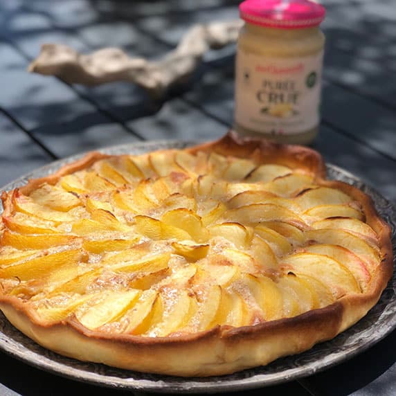 Tarte aux pêches et purée crue d'amande blanche