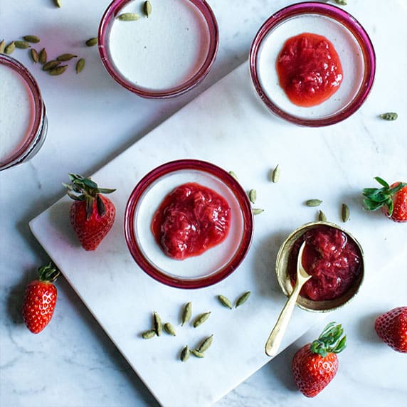 Pana Cotta à la fraise açaï by Alimentation Epanouie