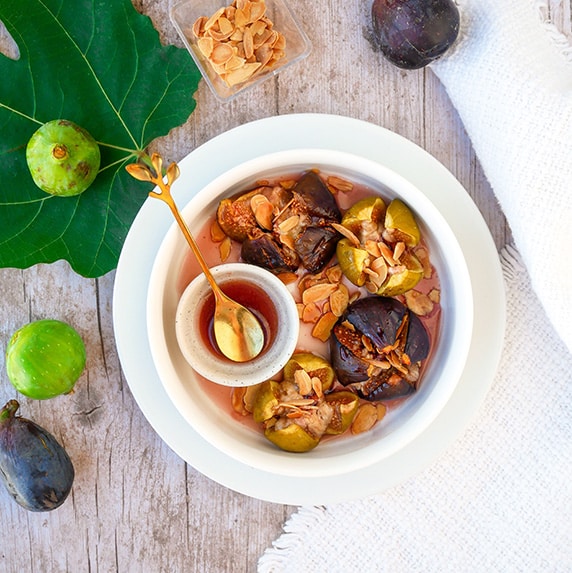 Figues rôties à la purée d'amande figue lucuma by Happy and veggy