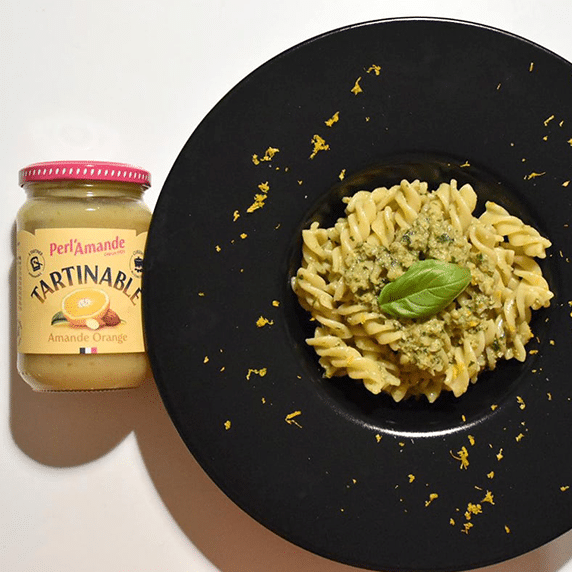 Fusilli au pesto aux saveurs d'amande et orange