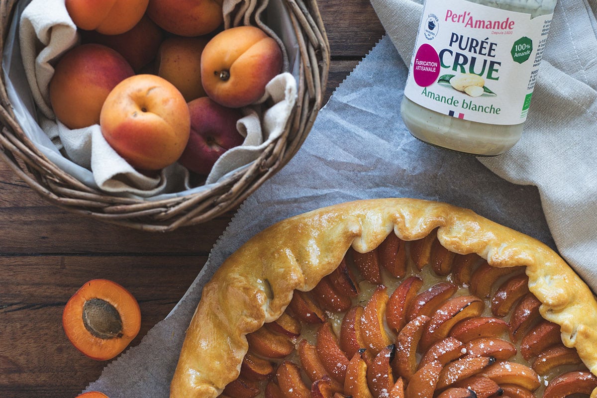 Tarte rustique aux abricots et amande blanche