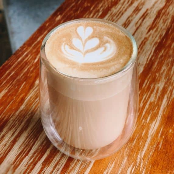 Latte à la purée chaï