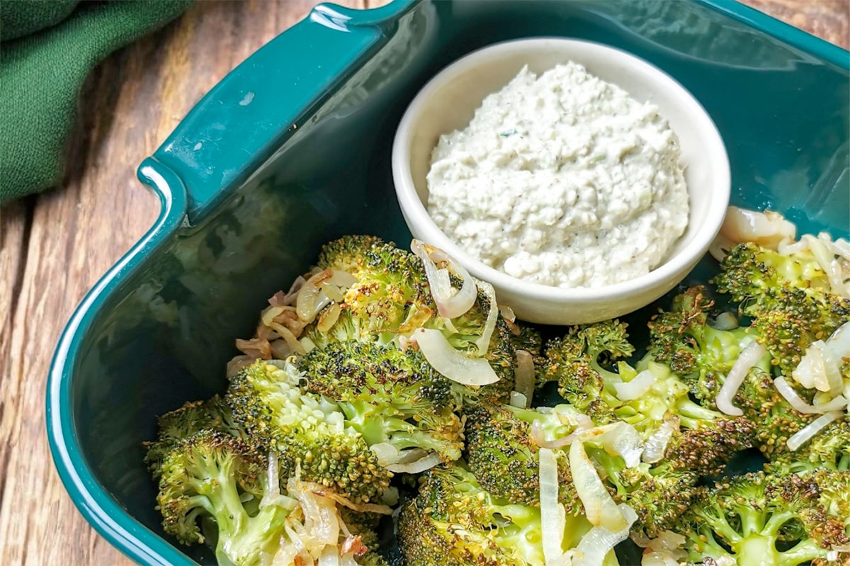 Grillade de brocolis à la sauce aux noix by Happy and Veggy